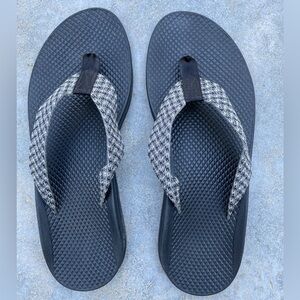 Chaco Flip Flops, Women’s Size 10, Gray Print